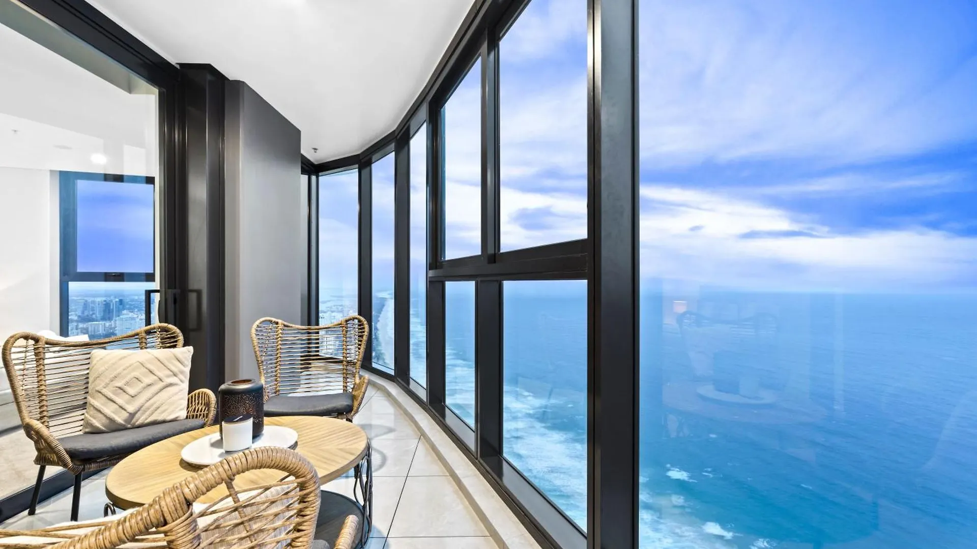 Altitude Ocean Suites - Spectacular, Unmatched Views & Luxury Accommodation Gold Coast Apartment